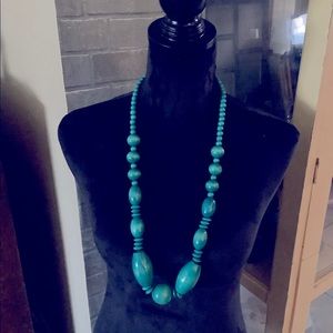 Long, wooden green necklace💚